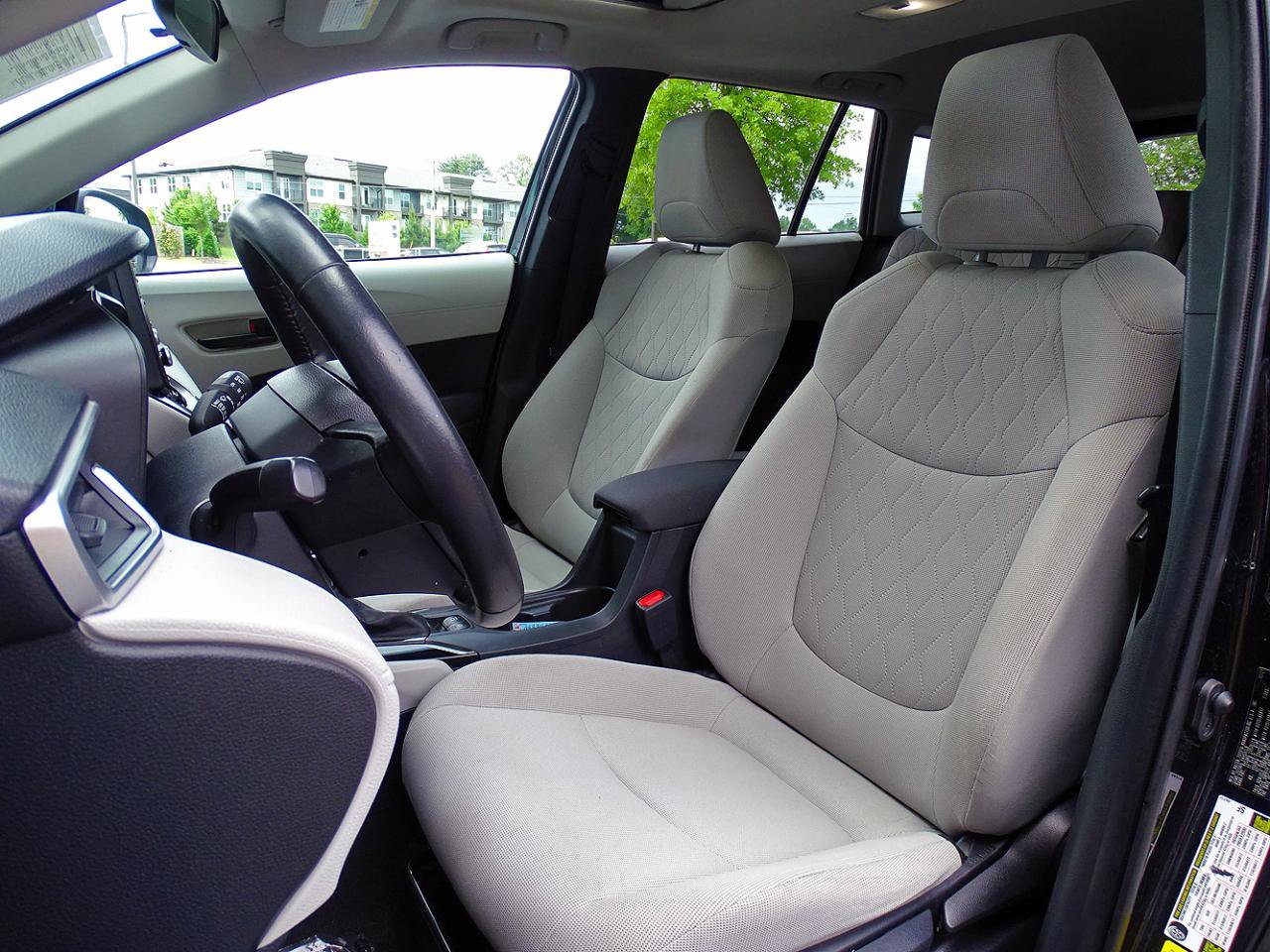 Used 2022 Toyota Corolla Cross LE w/ Moonroof Package AWD/4WD image 23