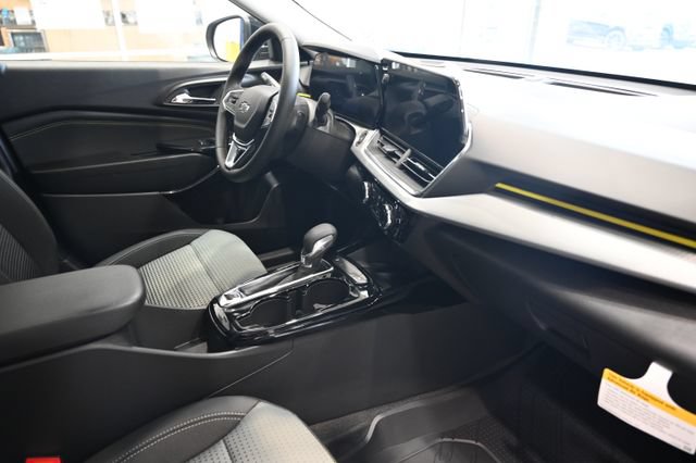 New 2026 Chevrolet Trax LT w/ Sunroof Package FWD image 13