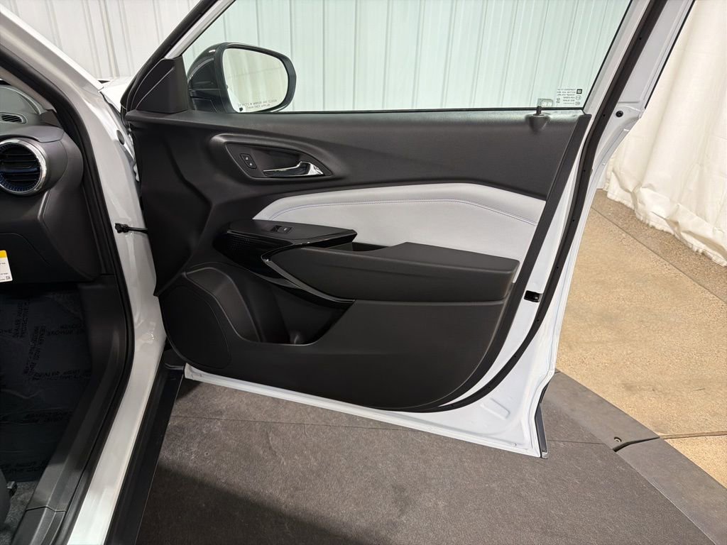 New 2026 Chevrolet Trax LT w/ Sunroof Package image 21