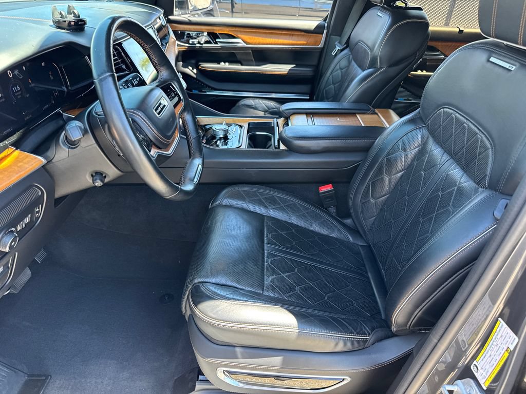 Used 2022 Jeep Grand Wagoneer Series III AWD/4WD image 27