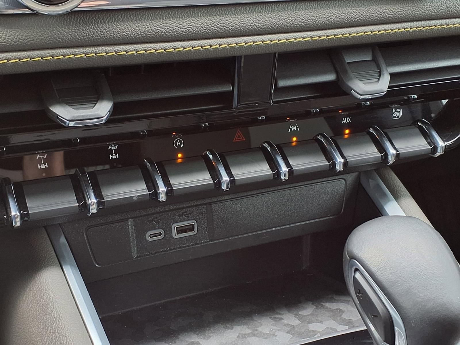 Used 2024 Chevrolet Colorado ZR2 w/ Safety Package image 20