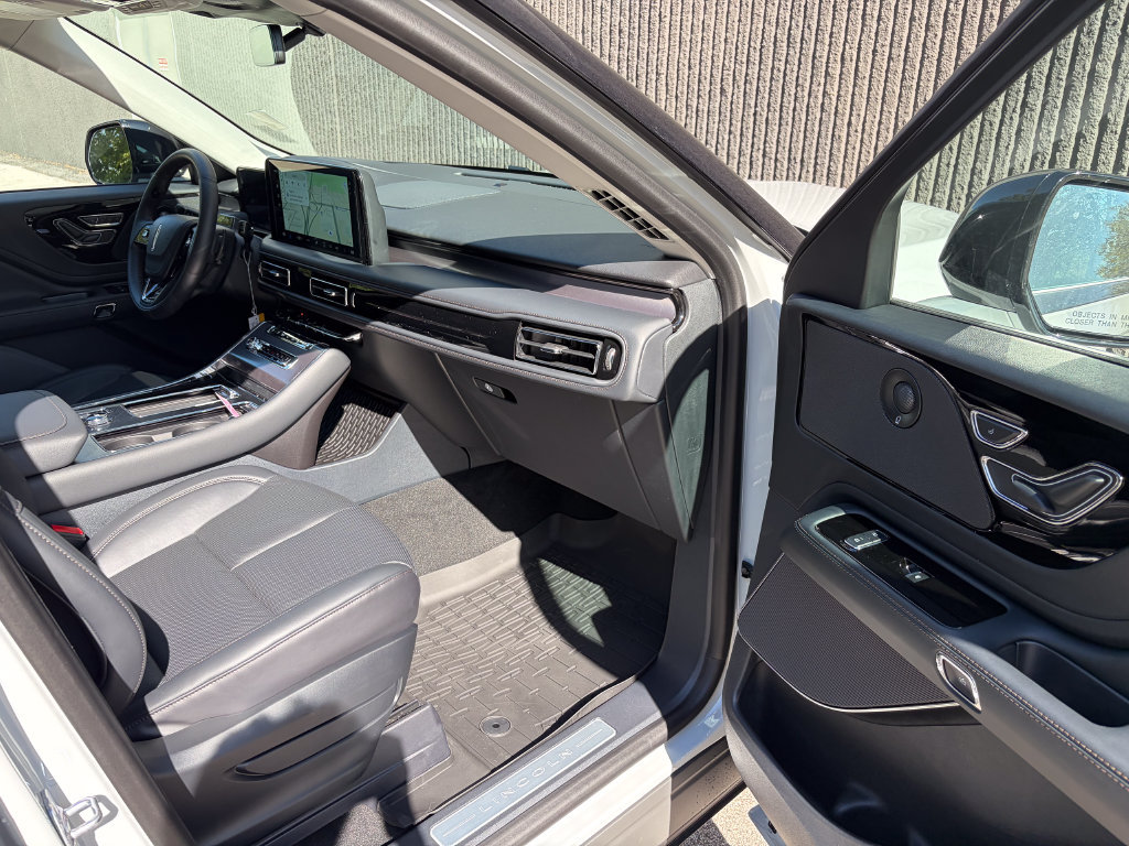 New 2027 Lincoln Aviator AWD image 29