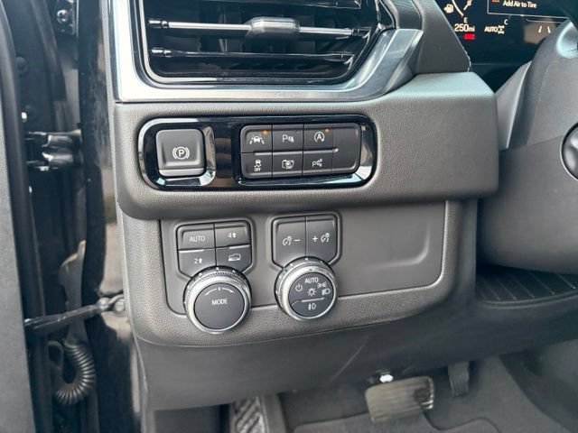 Used 2025 GMC Yukon XL Denali w/ Sun & Power Step Package AWD/4WD image 23
