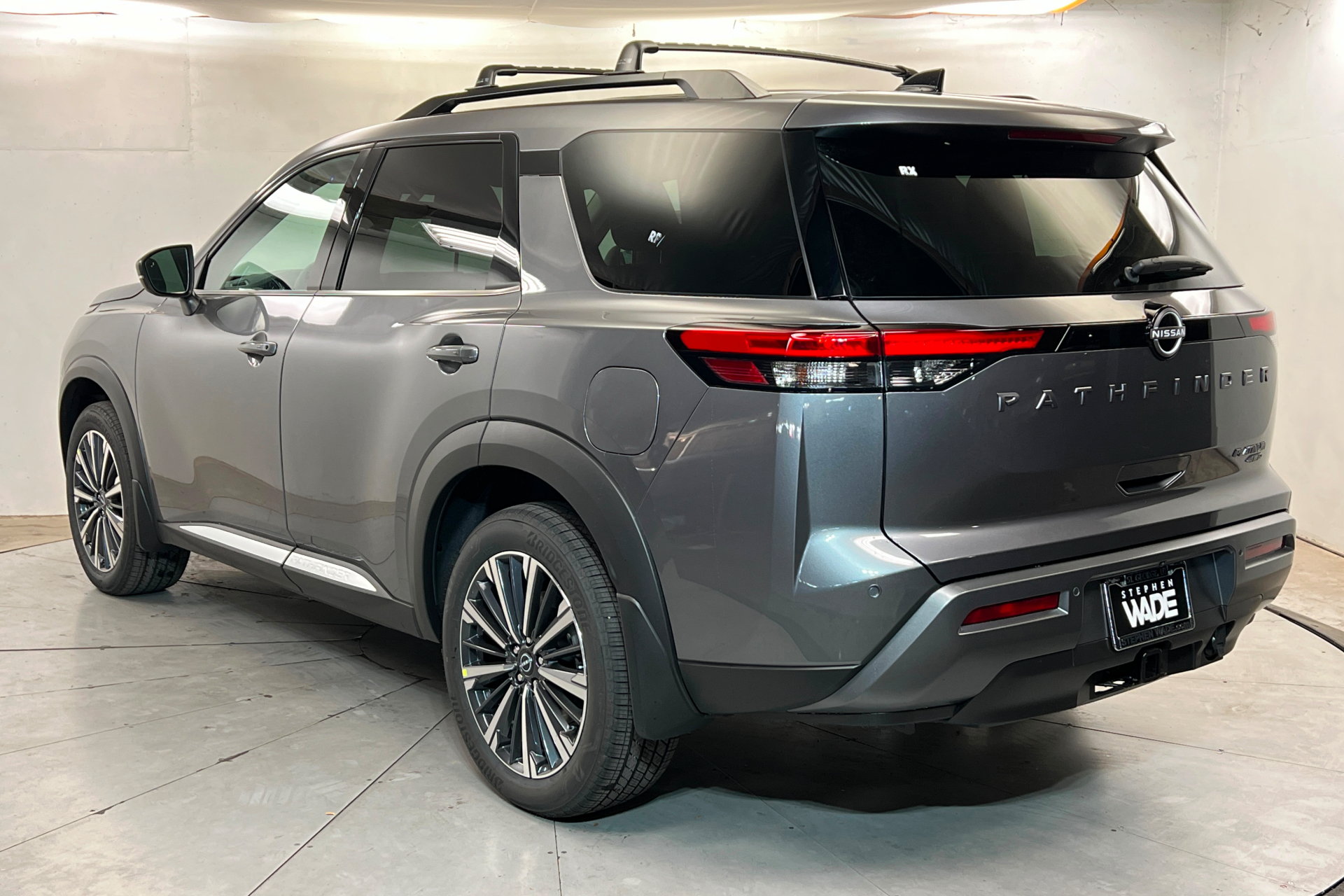 New 2026 Nissan Pathfinder Platinum w/ Cargo Package AWD/4WD image 3