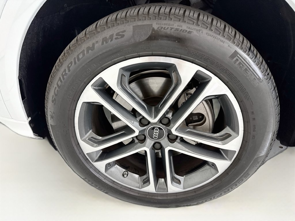 Used 2025 Audi Q5 Premium Plus w/ Premium Plus AWD/4WD image 29