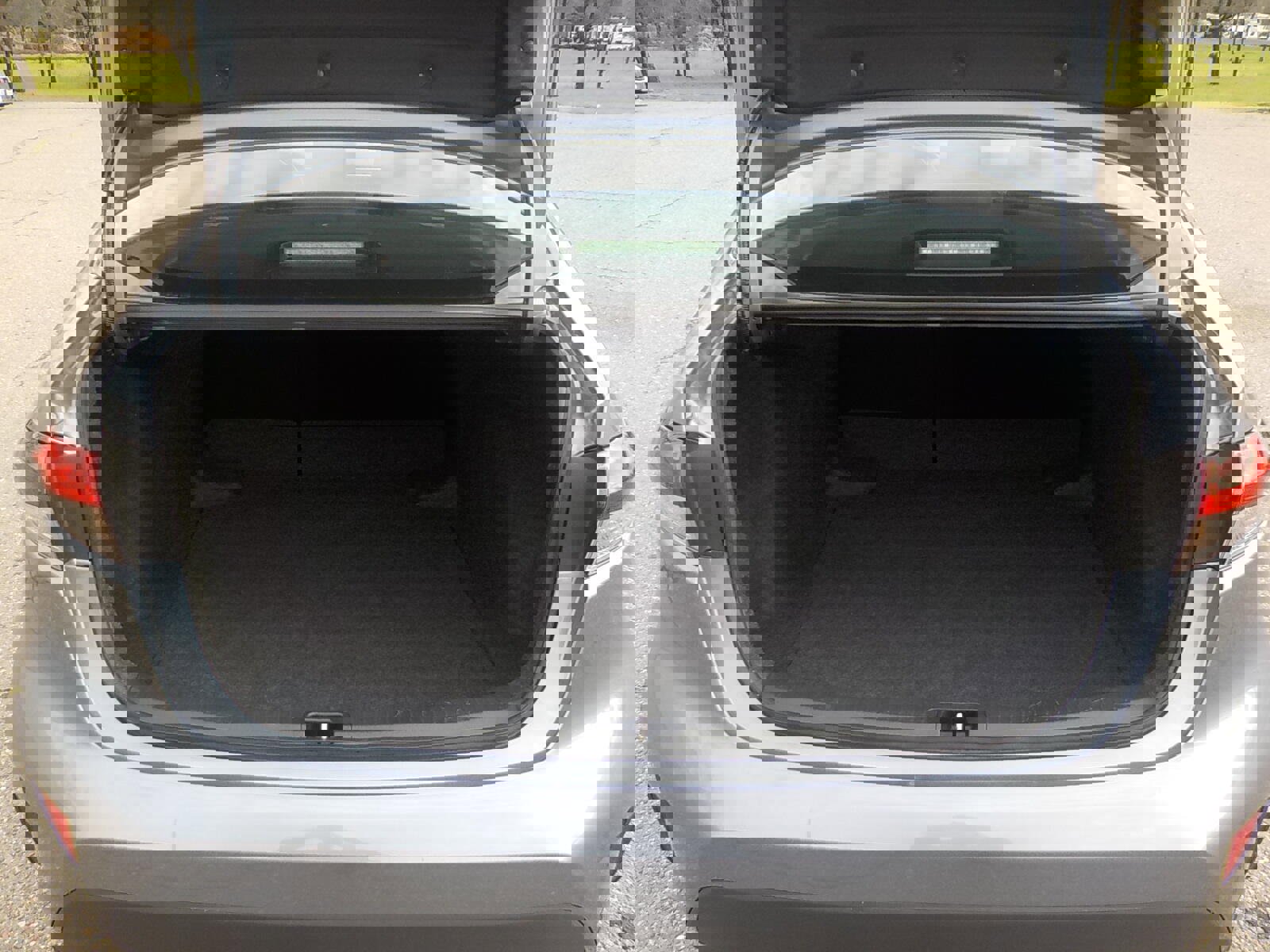 Used 2025 Toyota Corolla LE FWD image 9