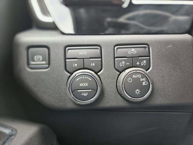 Used 2025 Chevrolet Silverado 1500 LT image 30