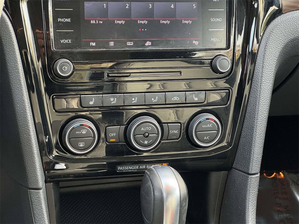 Used 2020 Volkswagen Passat 2.0T SEL image 24