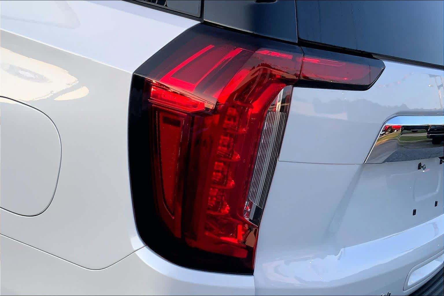 Used 2024 GMC Yukon SLT w/ SLT Luxury Package RWD image 27