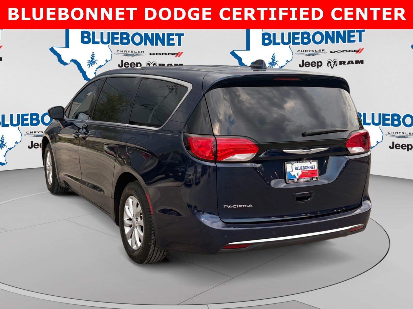 Used 2019 Chrysler Pacifica Touring Plus w/ Advanced Safetytec Group FWD image 7