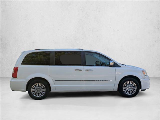 Used 2013 Chrysler Town & Country Limited w/ Luxury Group FWD image 4