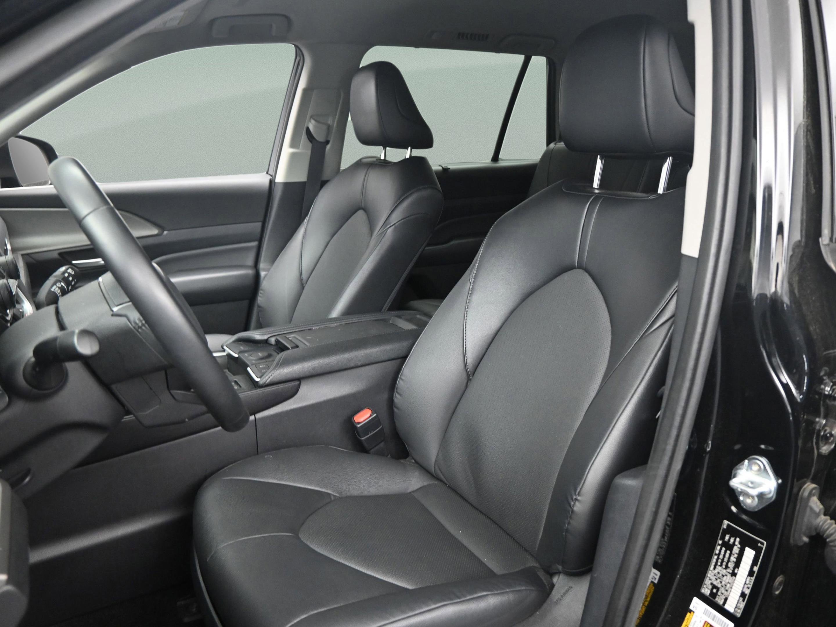 Certified 2025 Toyota Grand Highlander FWD image 33