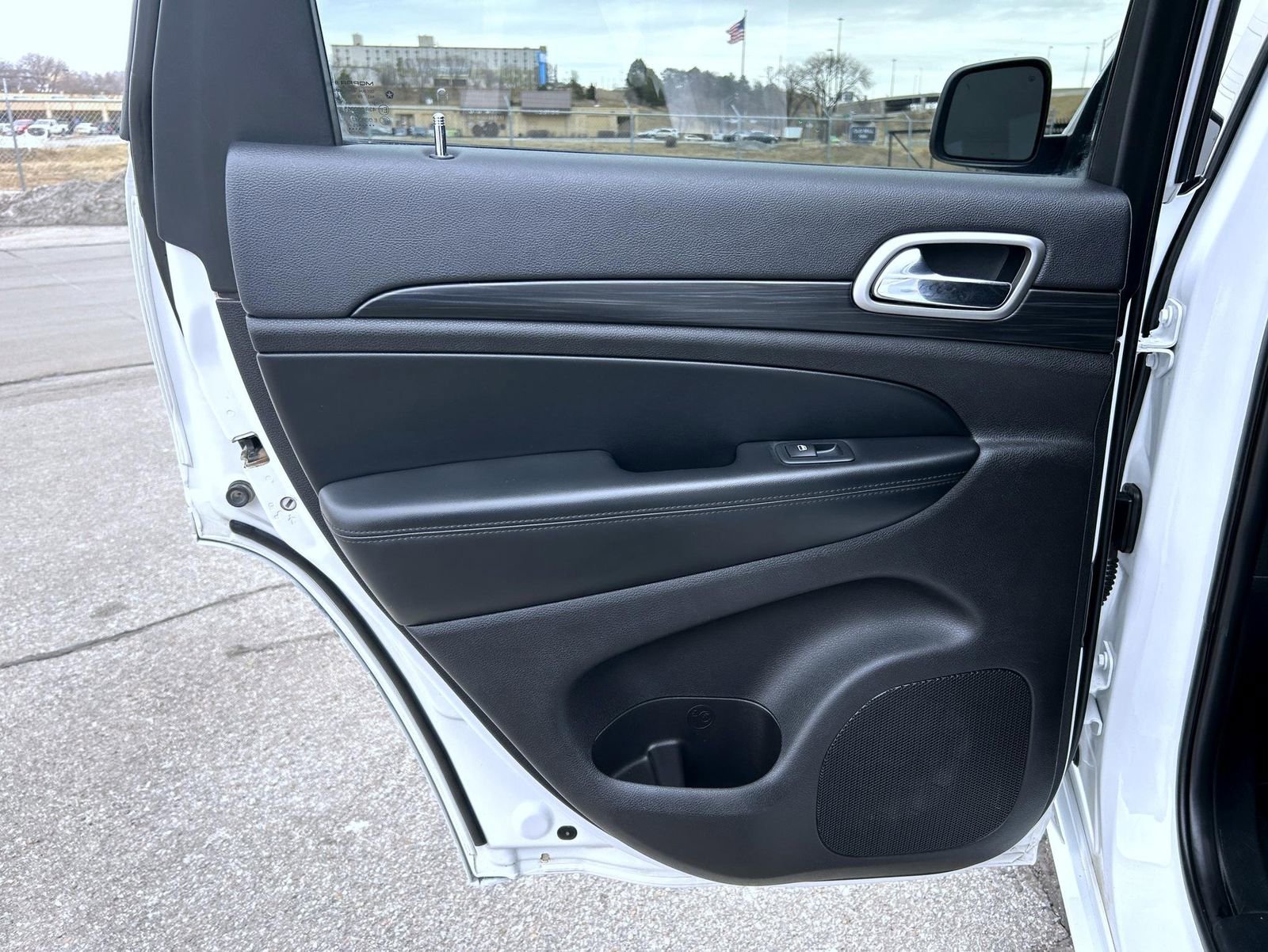 Used 2020 Jeep Grand Cherokee Altitude image 17