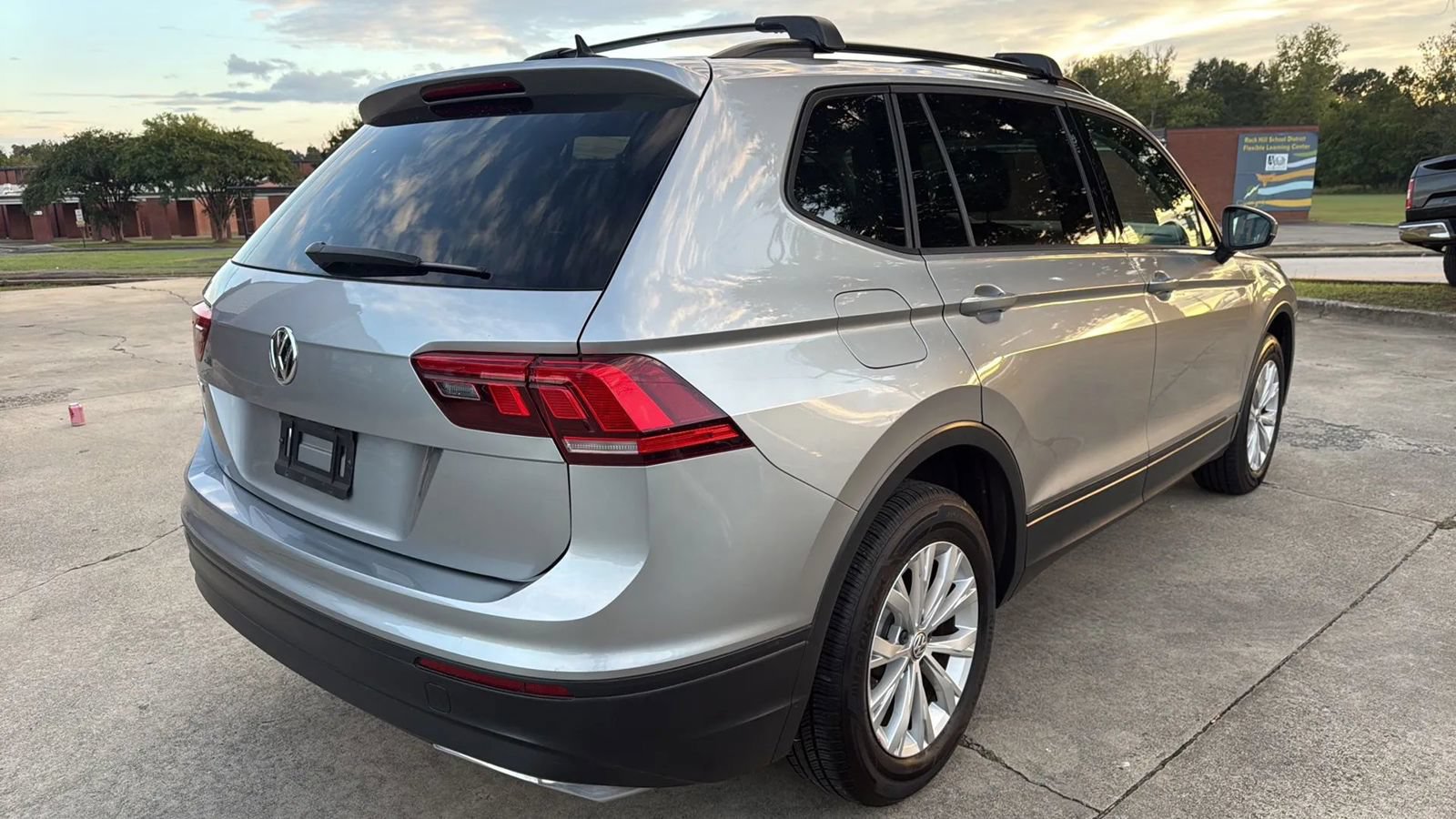 Used 2020 Volkswagen Tiguan S FWD image 5