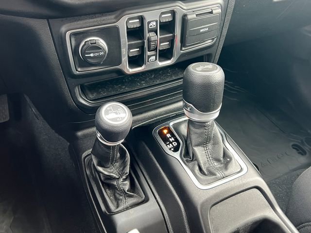 Used 2023 Jeep Wrangler Unlimited w/ Cold Weather Group image 28