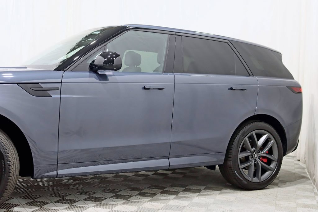 Used 2024 Land Rover Range Rover Sport Dynamic SE AWD/4WD image 3