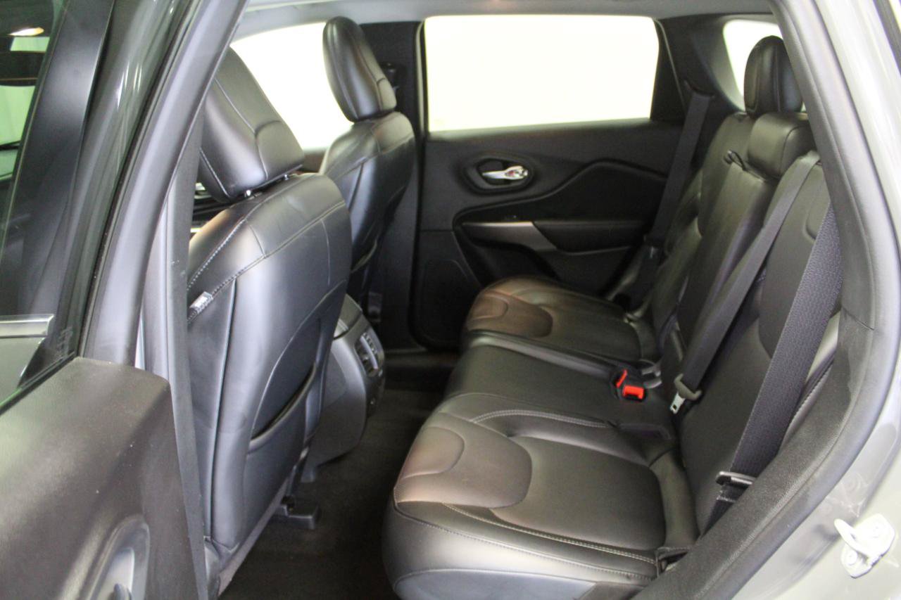 Used 2021 Jeep Cherokee Limited w/ Elite Package AWD/4WD image 23