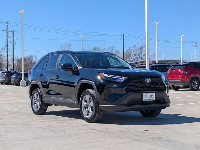 Used 2025 Toyota RAV4 LE image 7