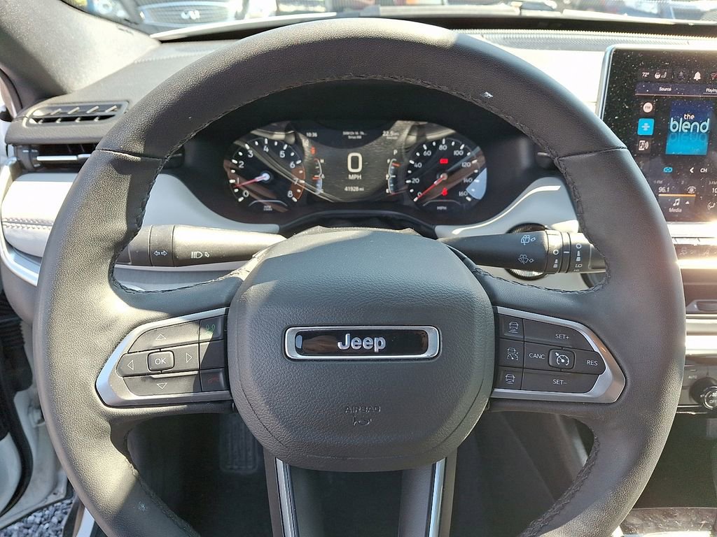 Used 2025 Jeep Compass Limited image 17