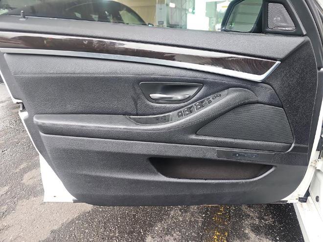 Used 2014 BMW 550i Sedan image 9