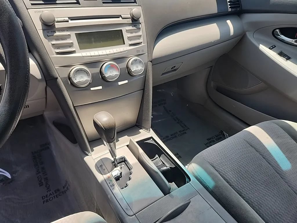 Used 2011 Toyota Camry LE FWD image 11