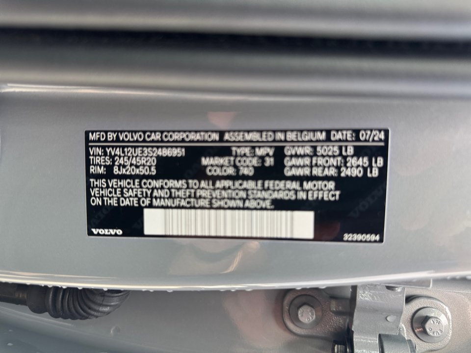 Used 2025 Volvo XC40 B5 Plus AWD/4WD image 35