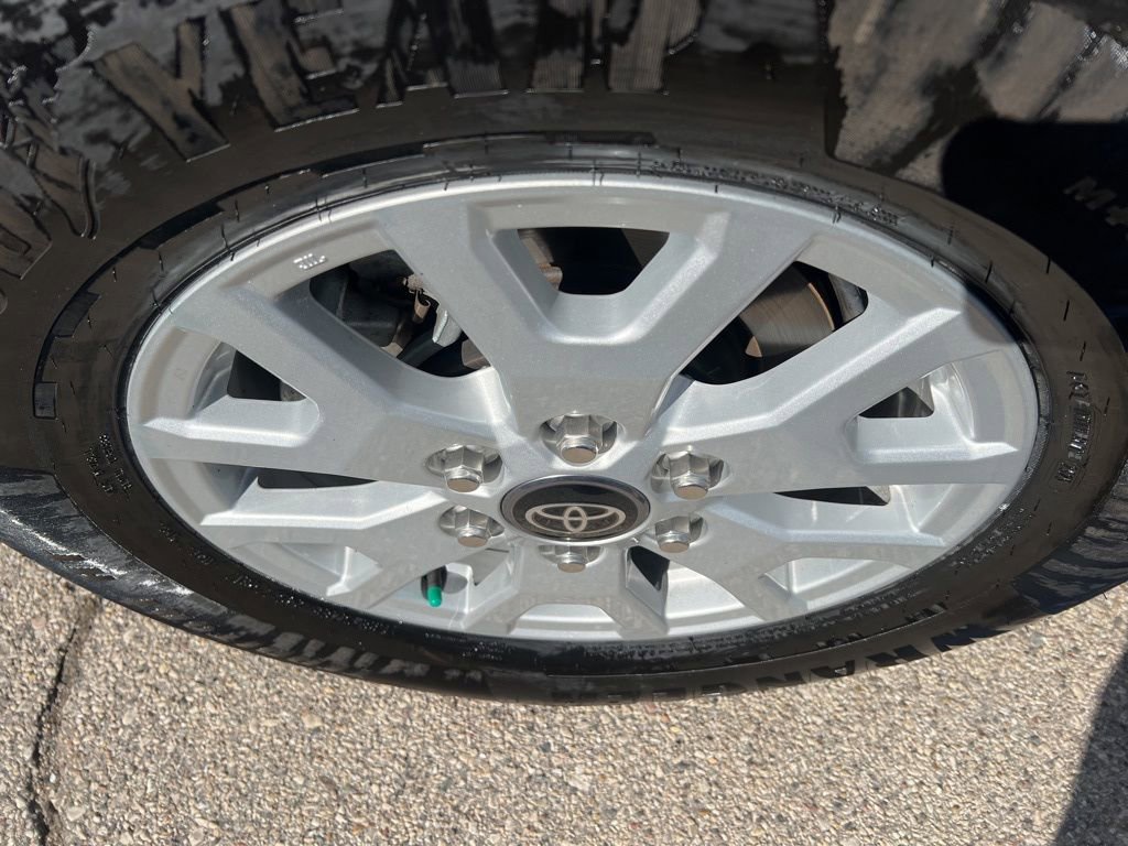 Used 2025 Toyota Tacoma SR5 AWD/4WD image 38