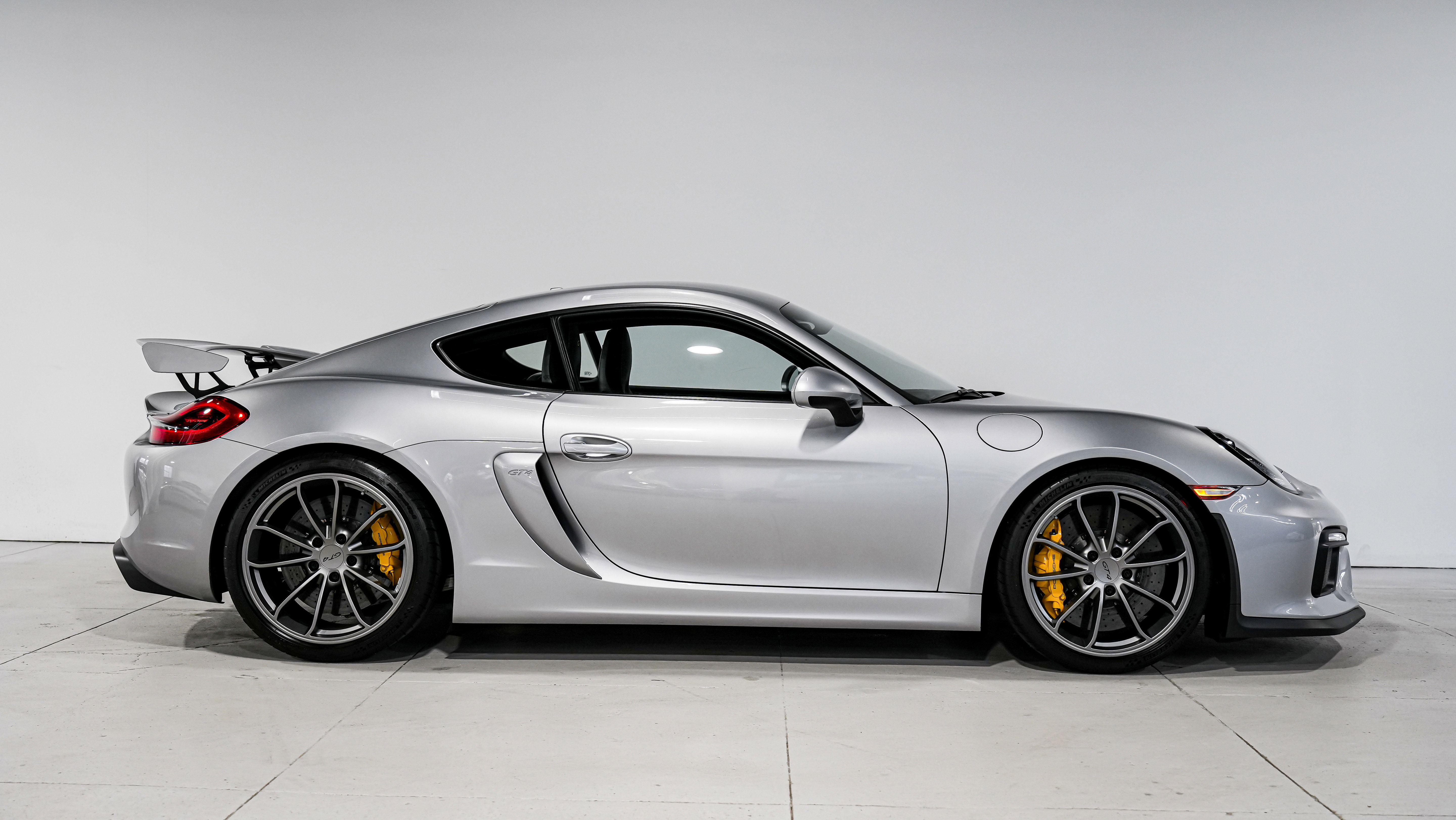 Used 2016 Porsche Cayman GT4 RWD image 2