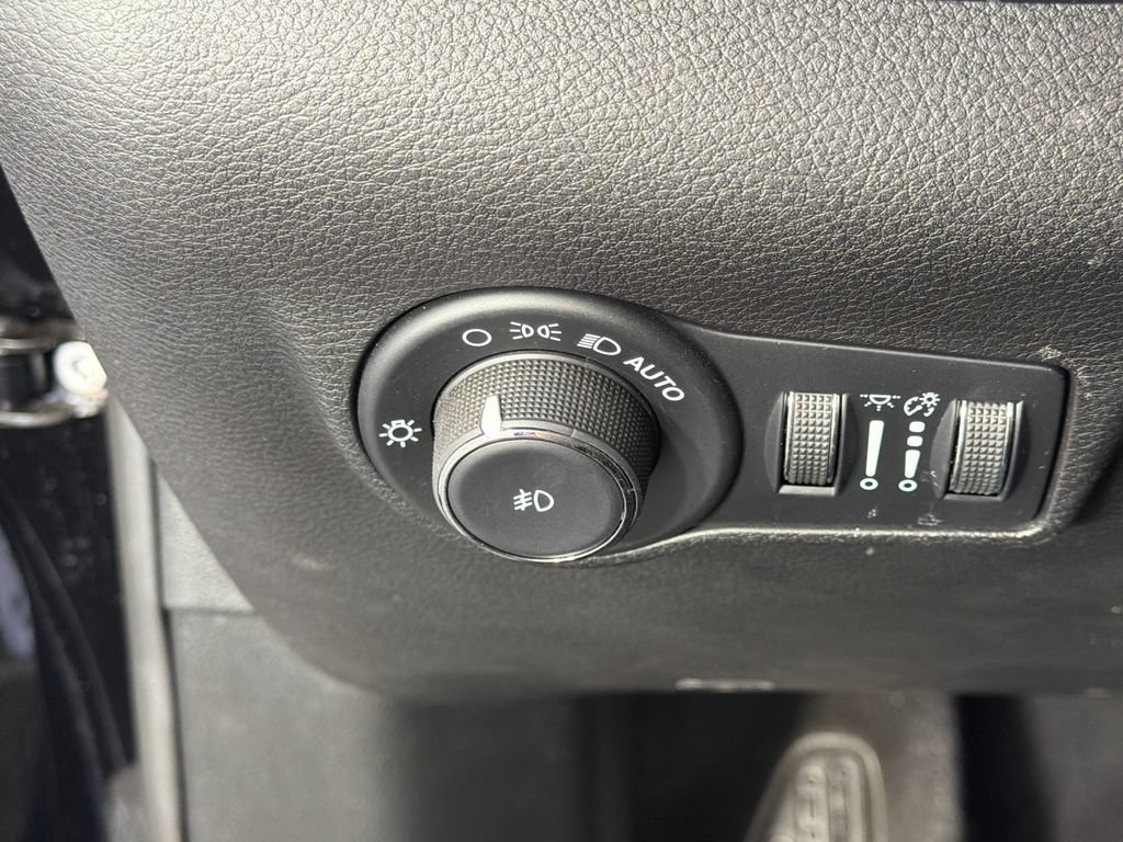 Used 2023 Jeep Compass Latitude AWD/4WD image 14