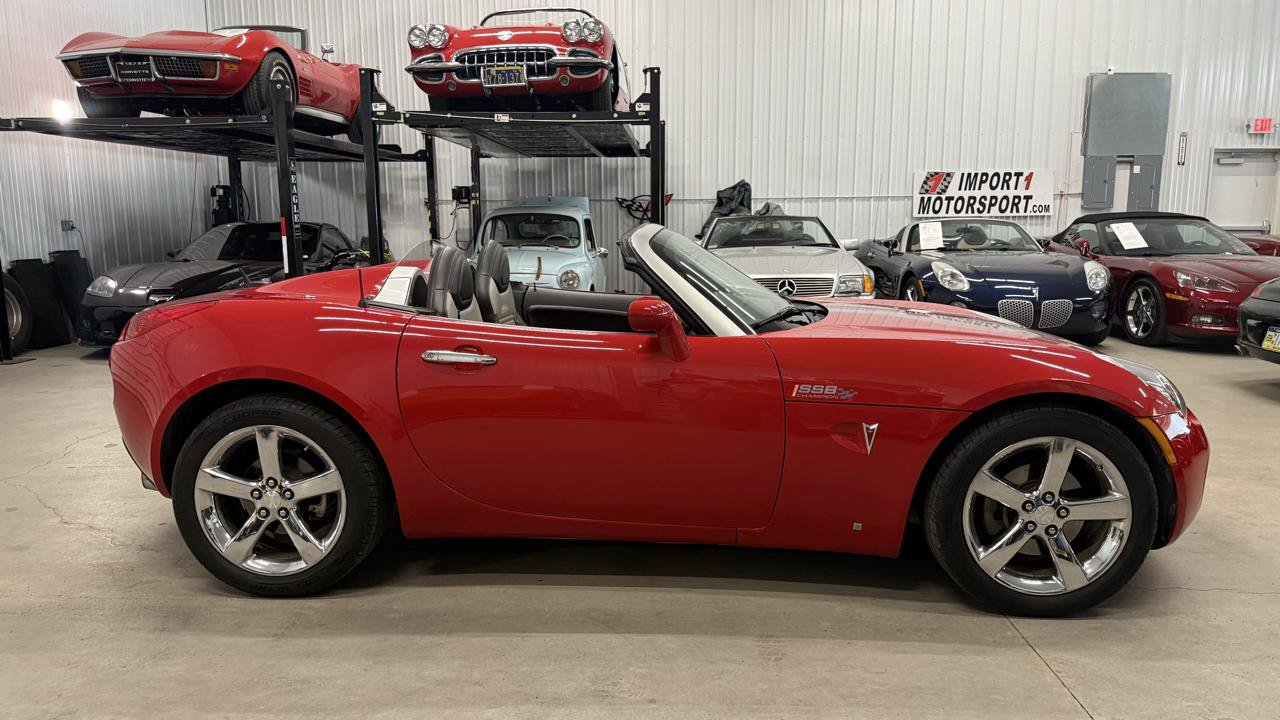 Used 2008 Pontiac Solstice Convertible w/ Premium Package RWD image 9