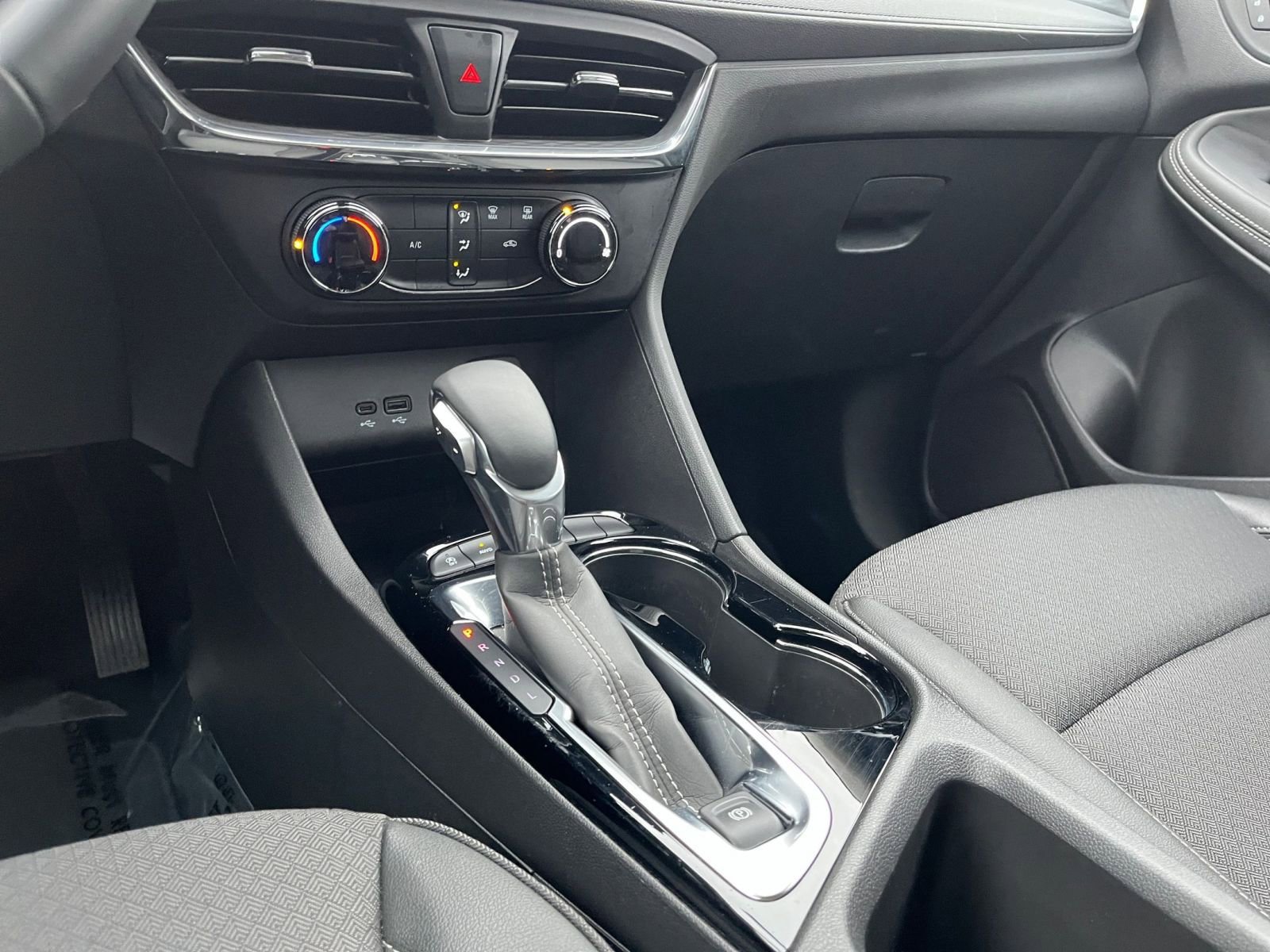 Used 2025 Buick Encore GX Preferred image 41