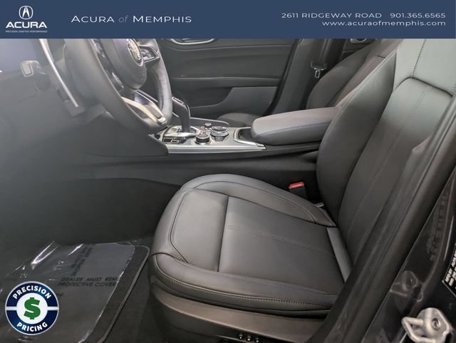 Used 2025 Alfa Romeo Giulia AWD w/ Driving Assist Package image 21
