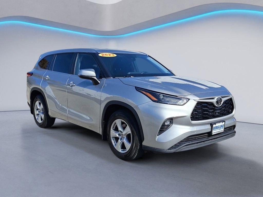Used 2023 Toyota Highlander LE