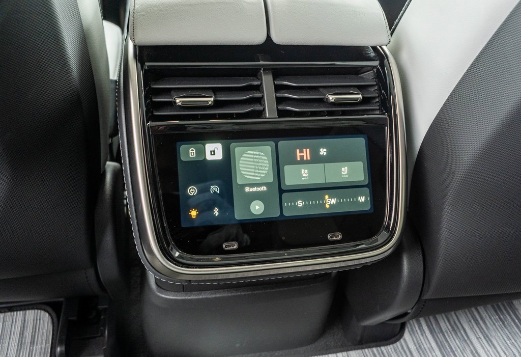 Used 2024 Rivian R1S Adventure image 37