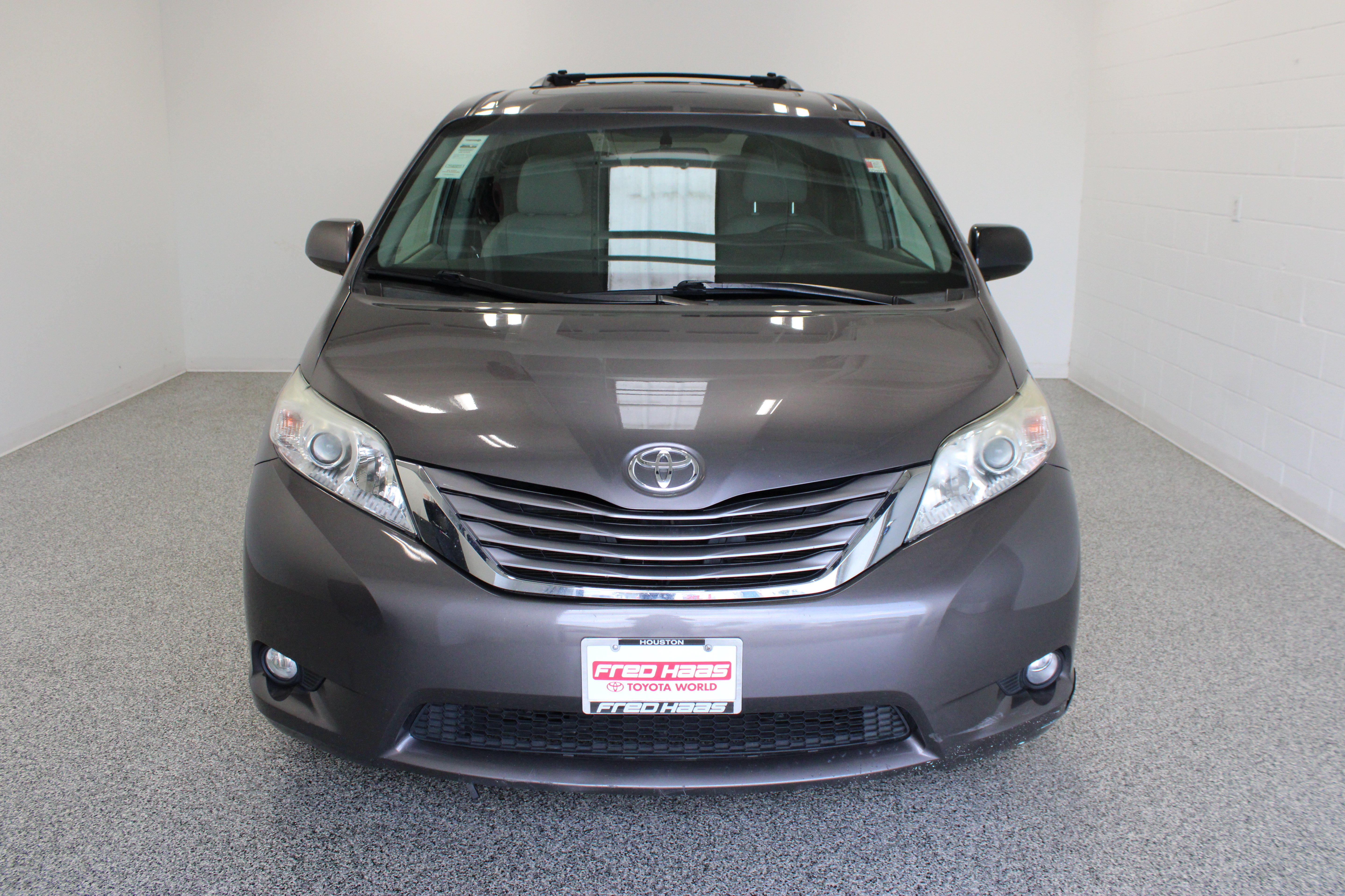 Used 2015 Toyota Sienna XLE AWD/4WD image 3