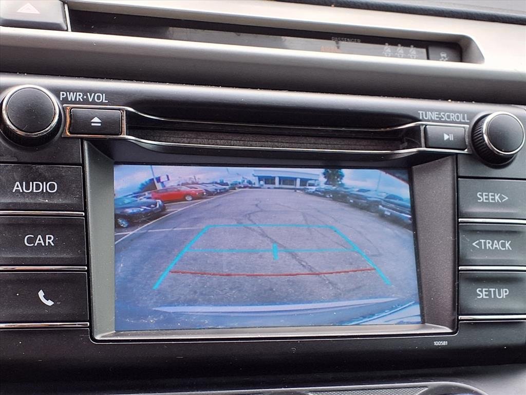 Used 2018 Toyota RAV4 LE image 4