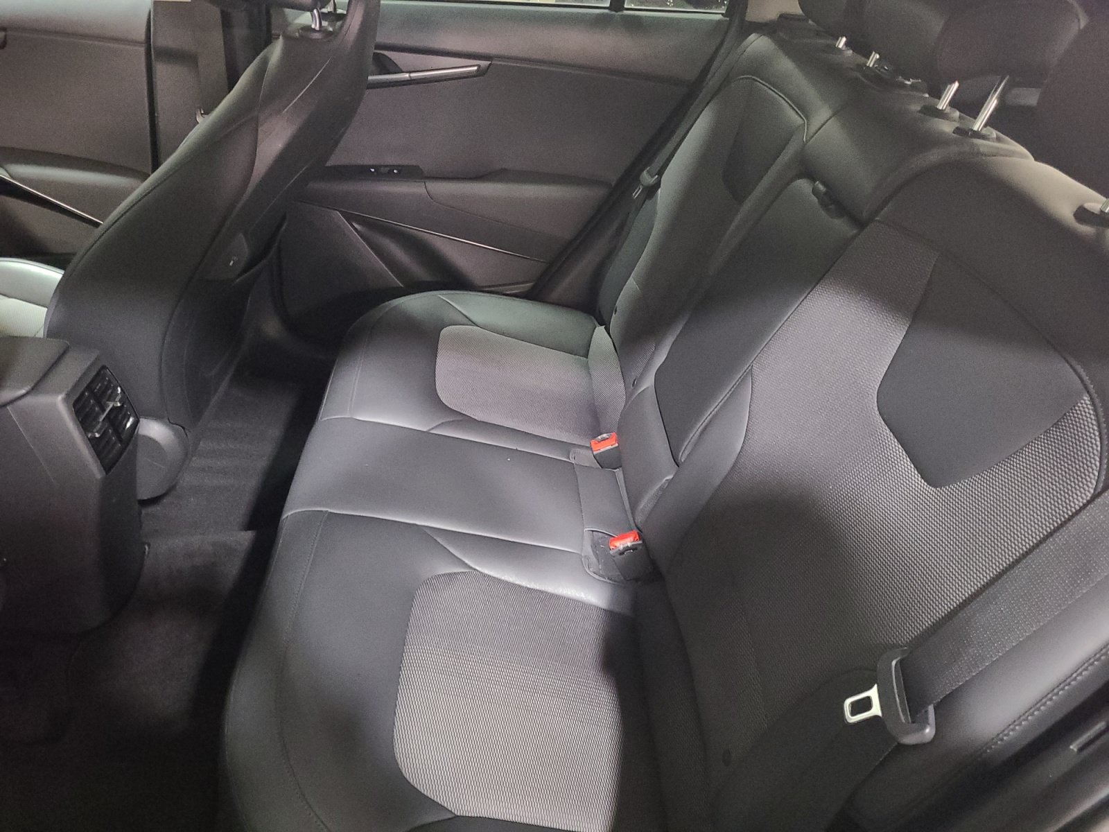 Used 2023 Kia Niro EX w/ EX Cold Weather Package FWD image 17