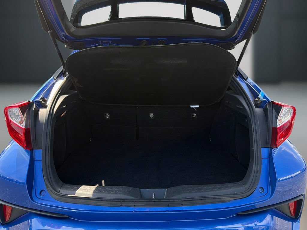 Used 2020 Toyota C-HR XLE FWD image 12