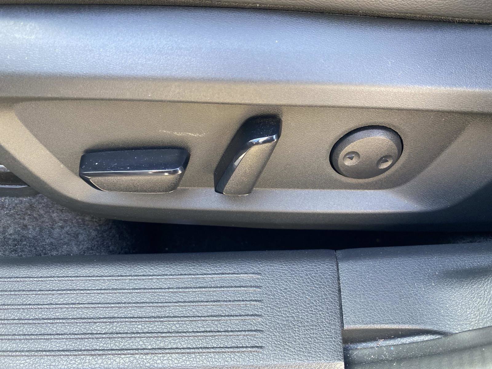 Used 2025 Nissan Rogue SV image 24