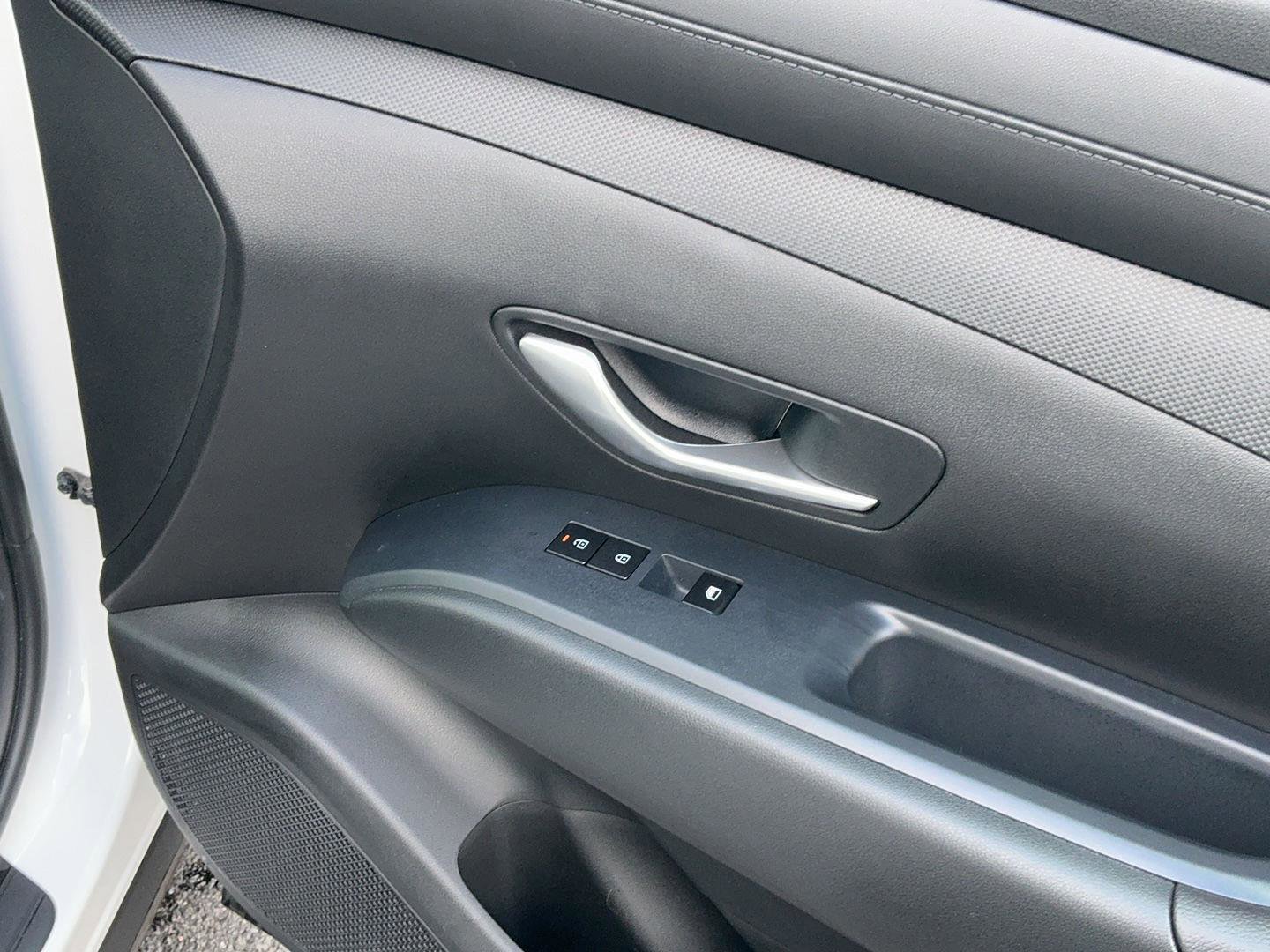 Certified 2025 Hyundai Tucson SE image 28