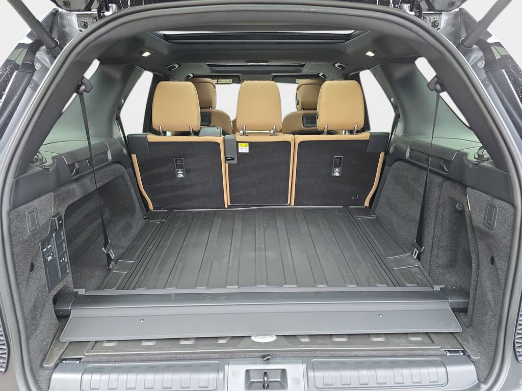 New 2026 Land Rover Discovery Dynamic SE image 13