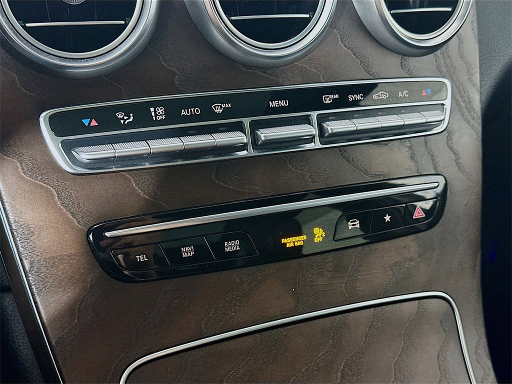 Used 2021 Mercedes-Benz GLC 300 4MATIC w/ Premium Package image 18