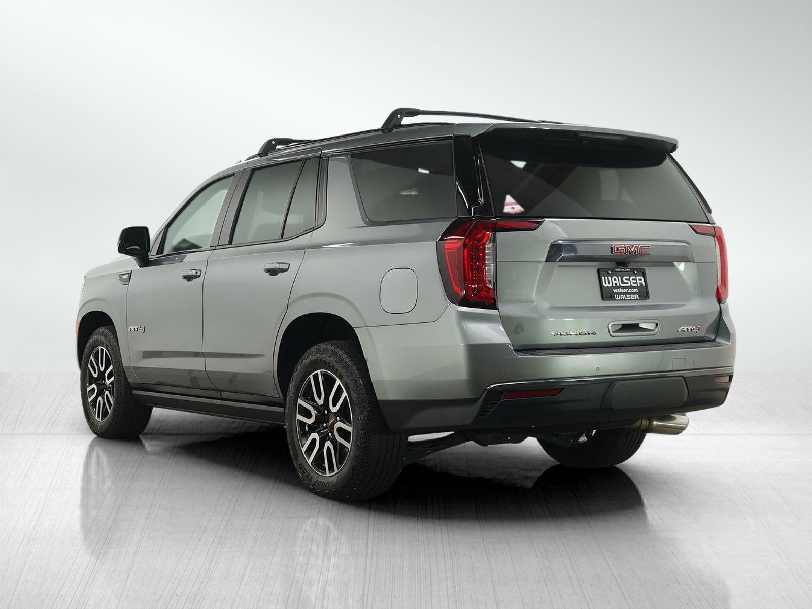 Used 2023 GMC Yukon AT4 w/ AT4 Premium Package AWD/4WD image 3
