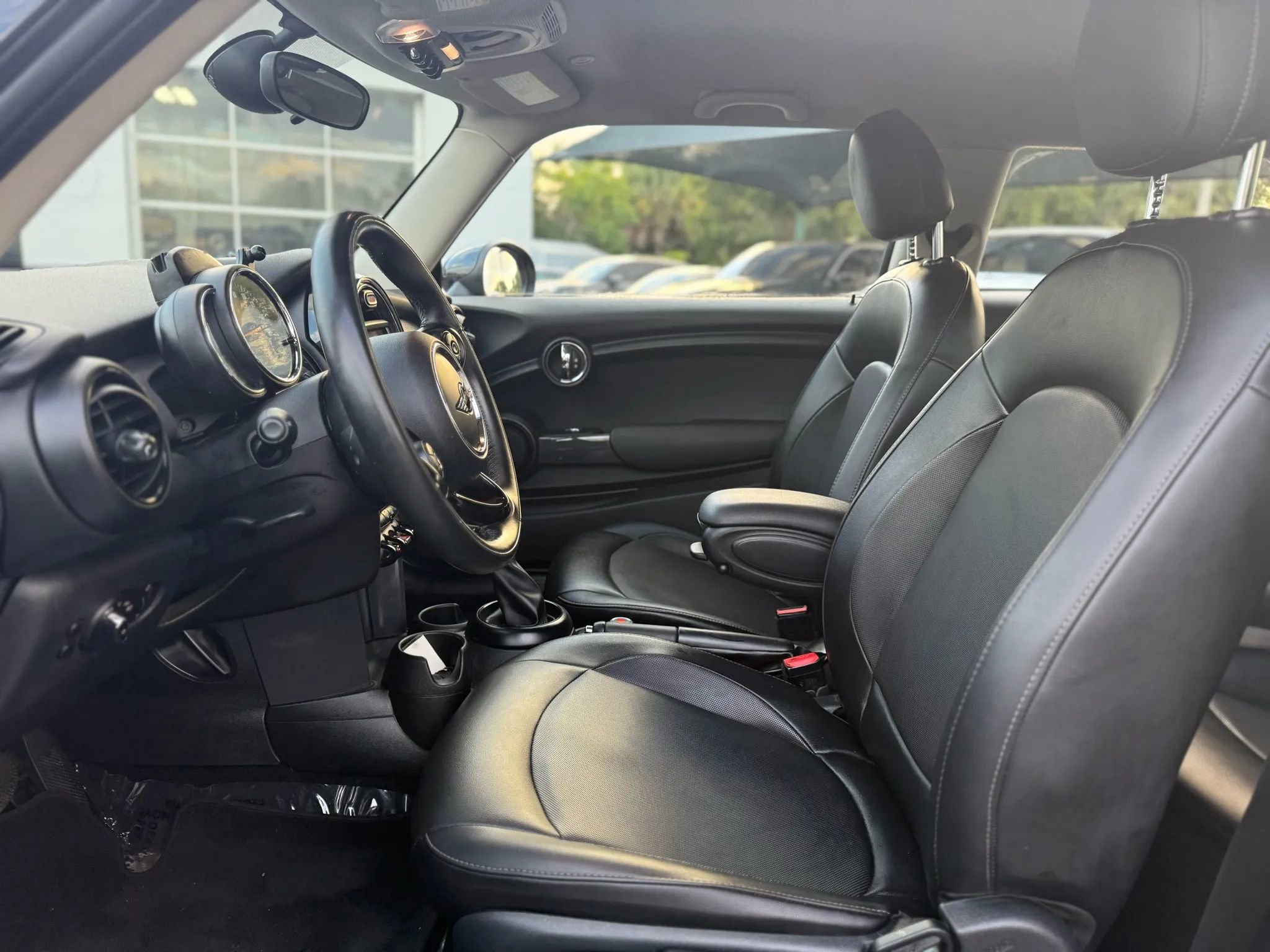 Used 2018 MINI Cooper 2-Door Hardtop image 9