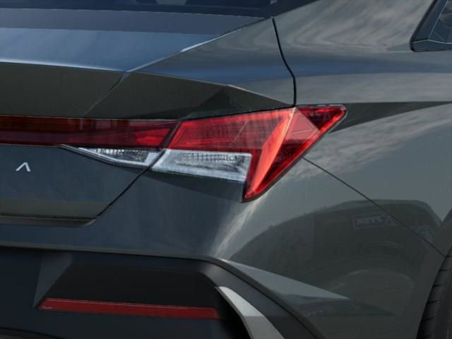 Used 2025 Hyundai Elantra SEL image 12