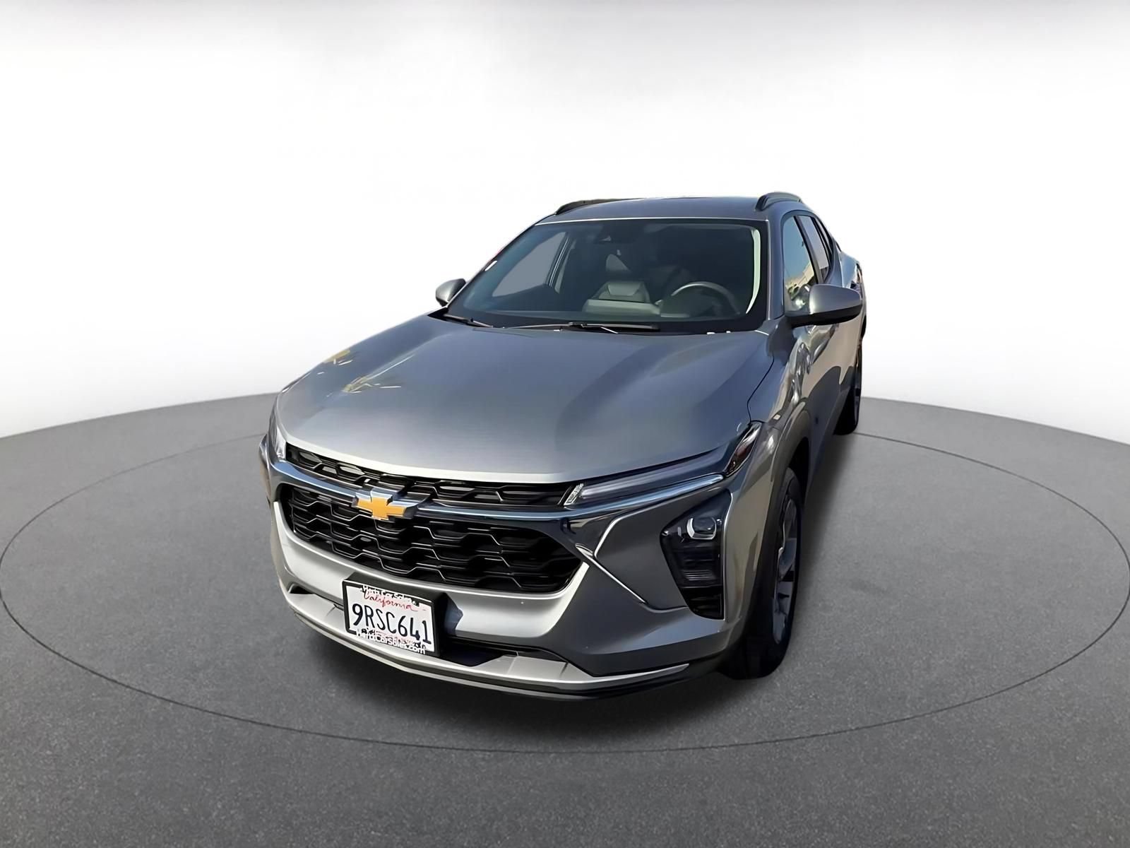 Used 2025 Chevrolet Trax LT FWD image 7