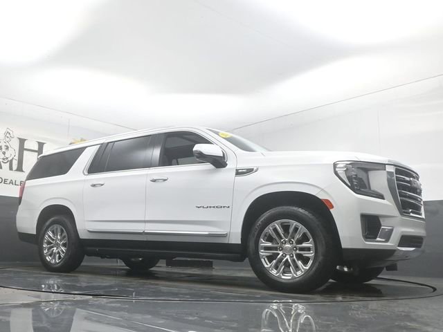 Used 2022 GMC Yukon XL SLT w/ SLT Premium Package AWD/4WD image 2