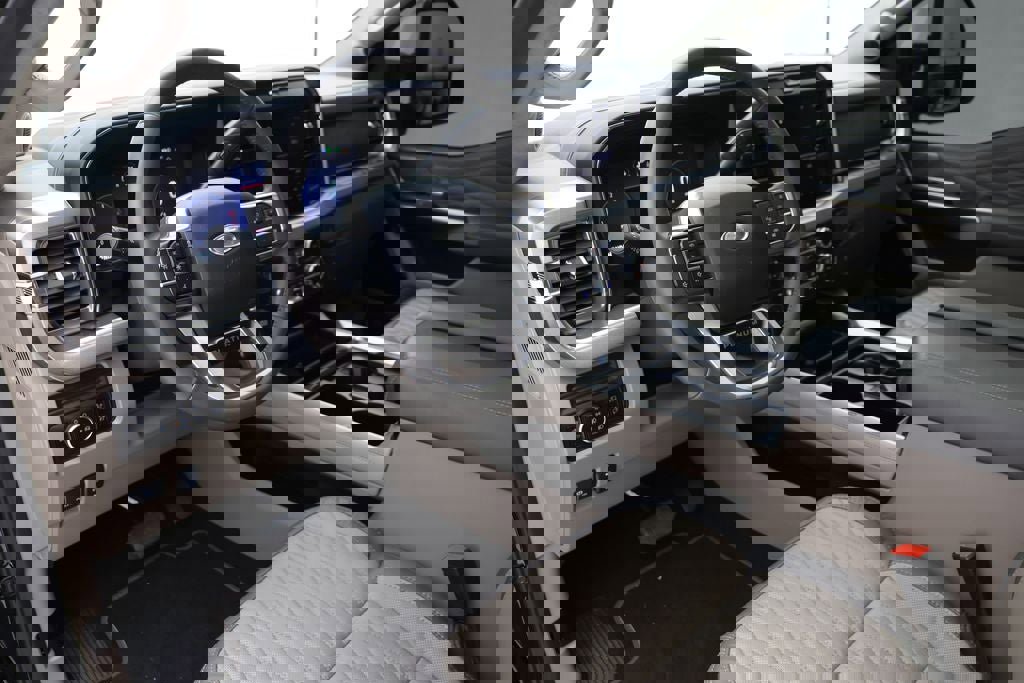 Used 2025 Ford F250 Platinum w/ Platinum Plus Package image 23