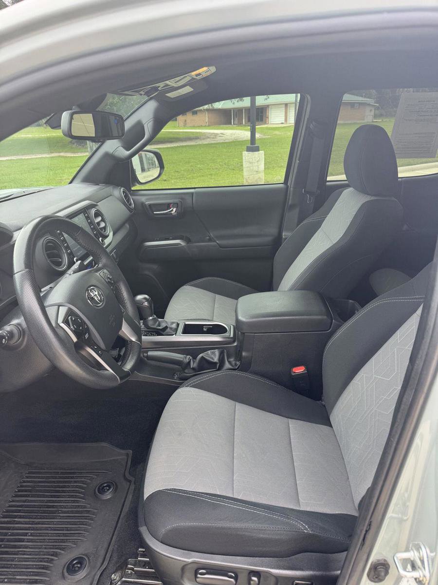 Used 2023 Toyota Tacoma TRD Off-Road w/ Black Out Package (TMS) AWD/4WD image 11