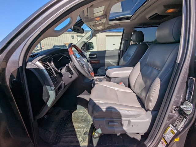 Used 2020 Toyota Sequoia Platinum AWD/4WD image 19